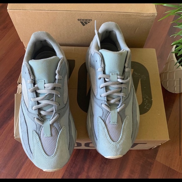 Yeezy boost 700 INERTIA - Picture 3 of 6